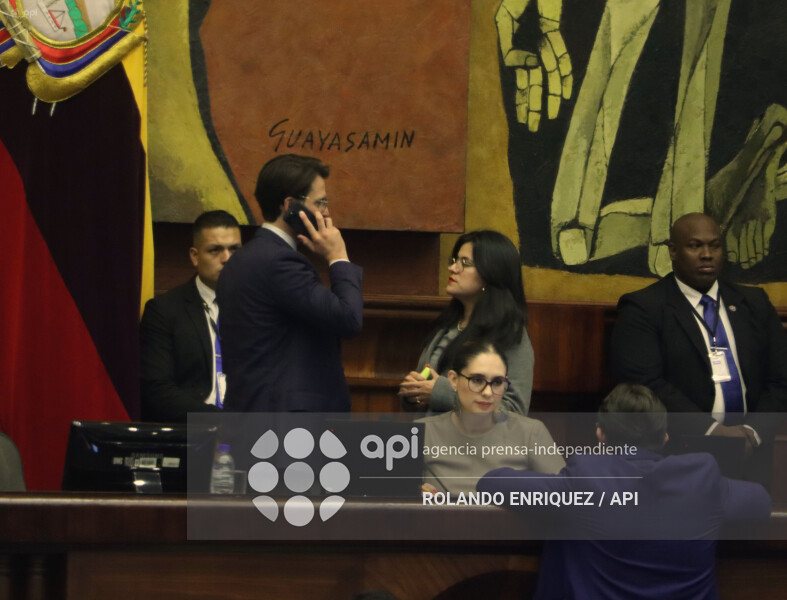 PLENO ASAMBLEA CONOCE  RENUNCIA DIANA SALAZAR