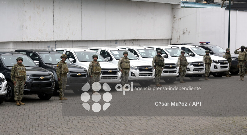 GYE-ENTREGA CAMIONETAS ARMADA