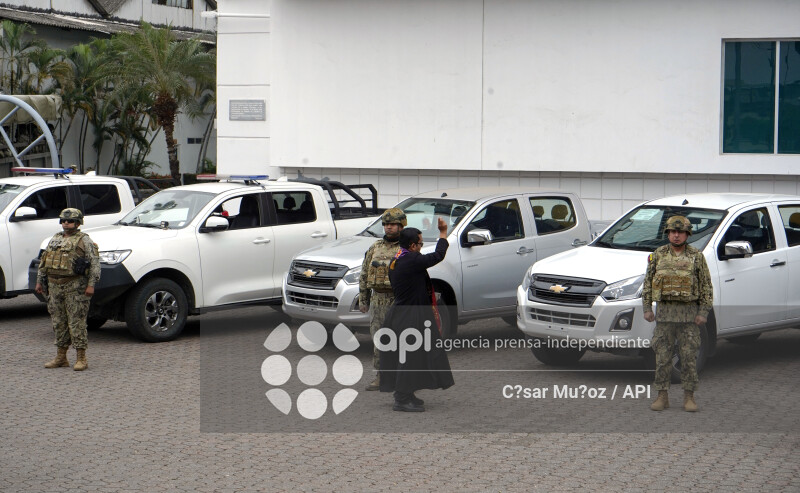 GYE-ENTREGA CAMIONETAS ARMADA