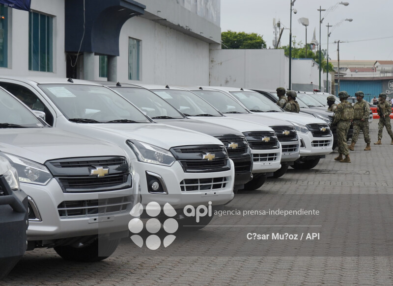 GYE-ENTREGA CAMIONETAS ARMADA