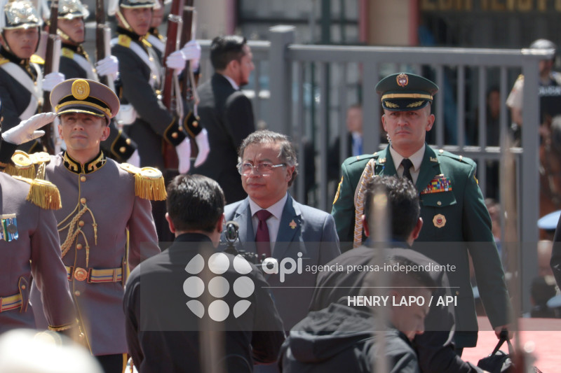 ALFOMBRA ROJA POSESION