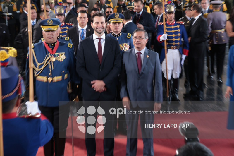 ALFOMBRA ROJA POSESION