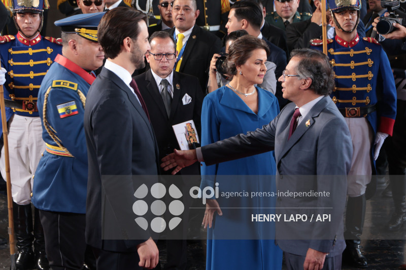 ALFOMBRA ROJA POSESION