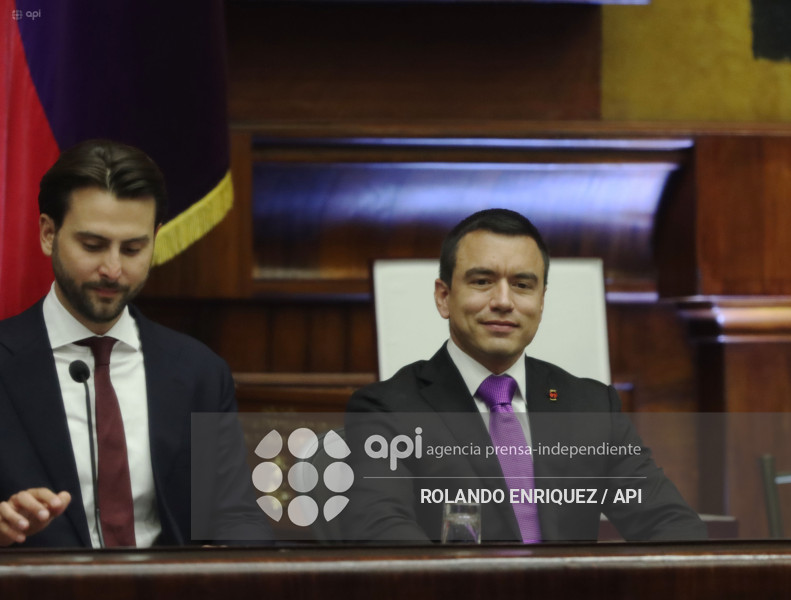 POSESION NOBOA ASAMBLEA