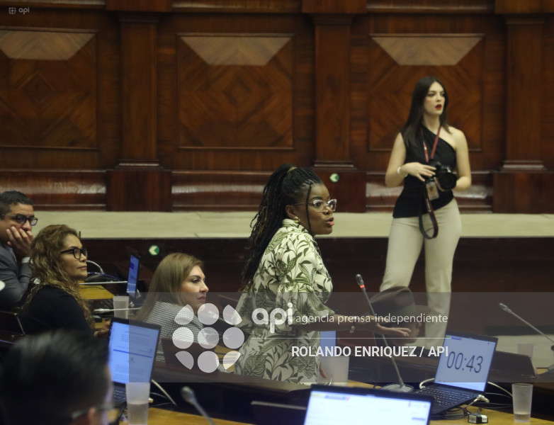 ASAMBLEA APRUEBA INSTALACION BASES MILITARES EXTRANJERAS