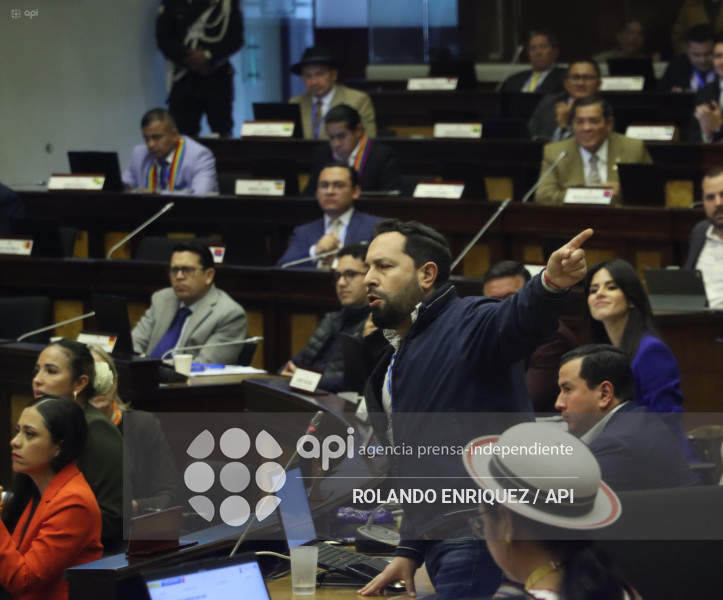 ASAMBLEA APRUEBA INSTALACION BASES MILITARES EXTRANJERAS