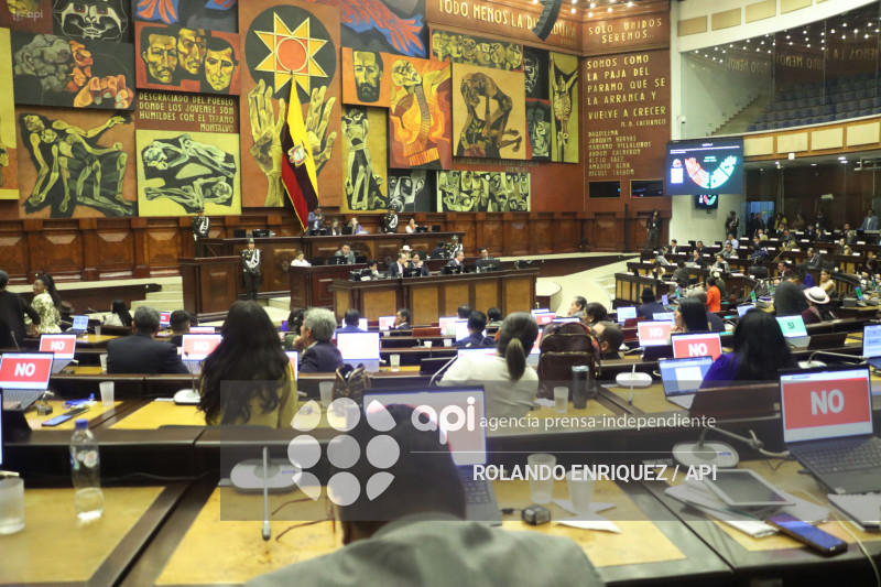 ASAMBLEA APRUEBA INSTALACION BASES MILITARES EXTRANJERAS