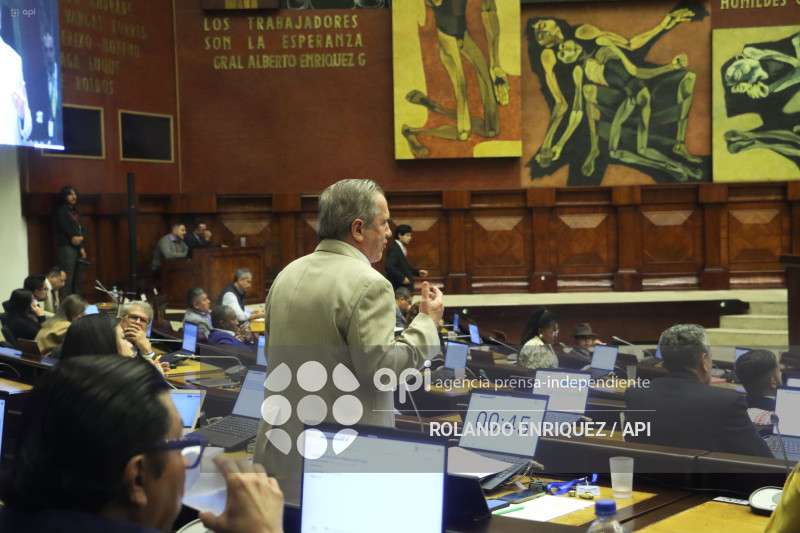 ASAMBLEA APRUEBA INSTALACION BASES MILITARES EXTRANJERAS