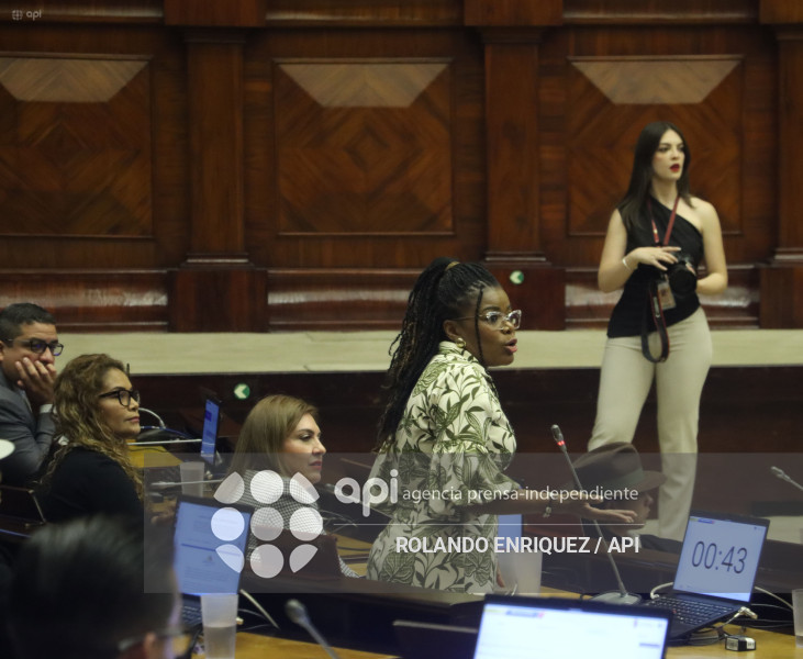 ASAMBLEA APRUEBA INSTALACION BASES MILITARES EXTRANJERAS