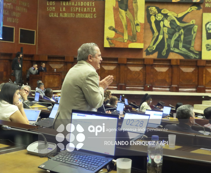 ASAMBLEA APRUEBA INSTALACION BASES MILITARES EXTRANJERAS