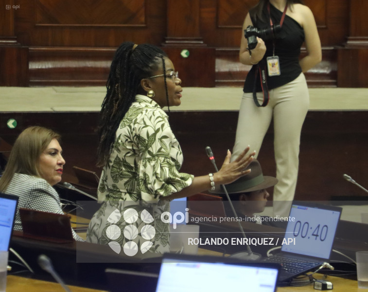 ASAMBLEA APRUEBA INSTALACION BASES MILITARES EXTRANJERAS