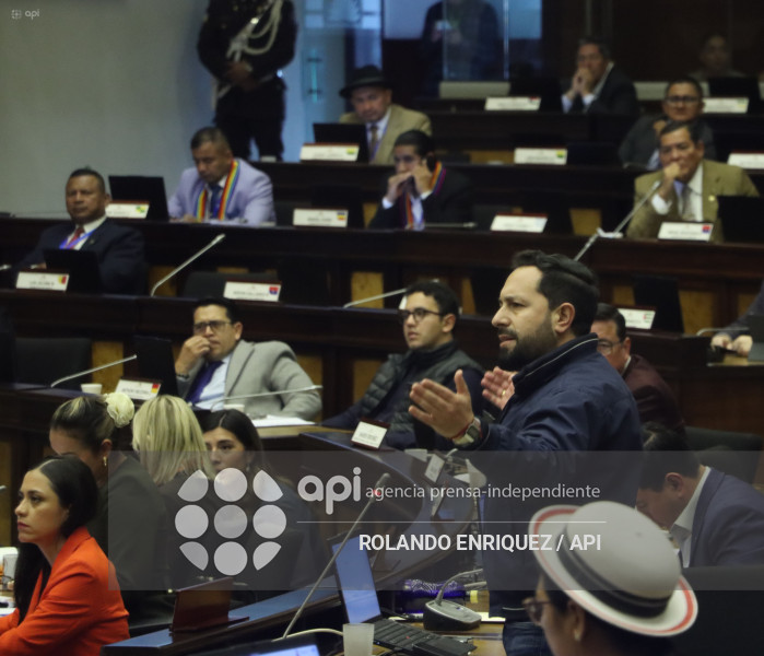 ASAMBLEA APRUEBA INSTALACION BASES MILITARES EXTRANJERAS