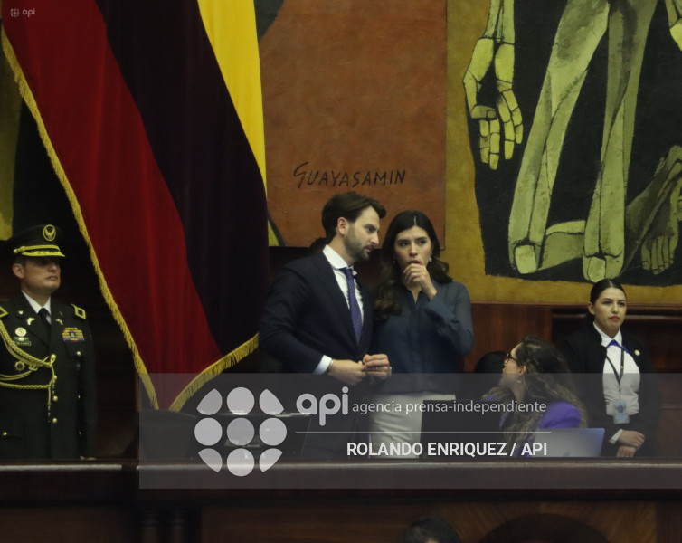 ASAMBLEA APRUEBA INSTALACION BASES MILITARES EXTRANJERAS