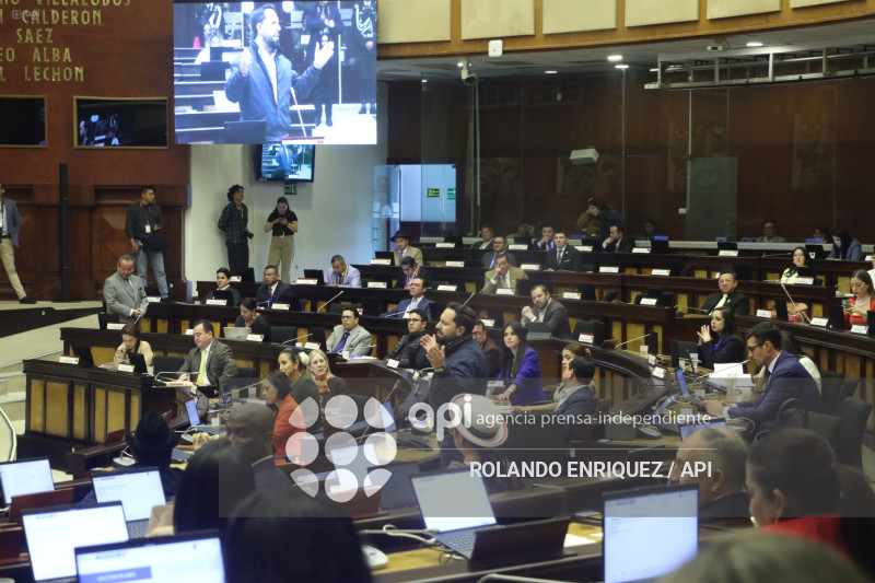 ASAMBLEA APRUEBA INSTALACION BASES MILITARES EXTRANJERAS