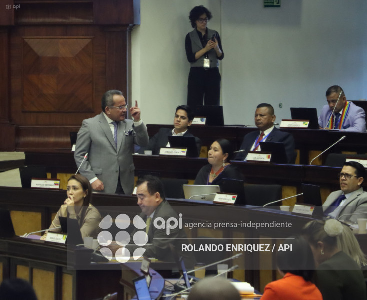 ASAMBLEA APRUEBA INSTALACION BASES MILITARES EXTRANJERAS