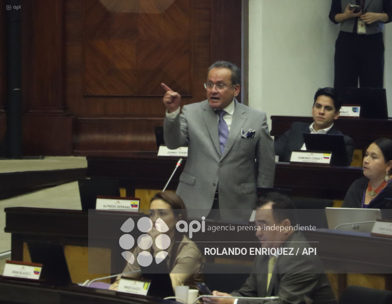 ASAMBLEA APRUEBA INSTALACION BASES MILITARES EXTRANJERAS