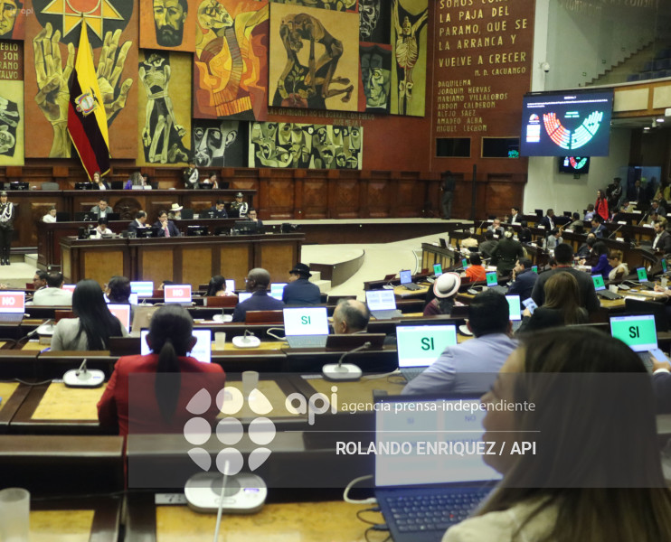 ASAMBLEA APRUEBA INSTALACION BASES MILITARES EXTRANJERAS