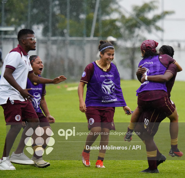 FBL FEMENINA VINO TINTO EMELEC