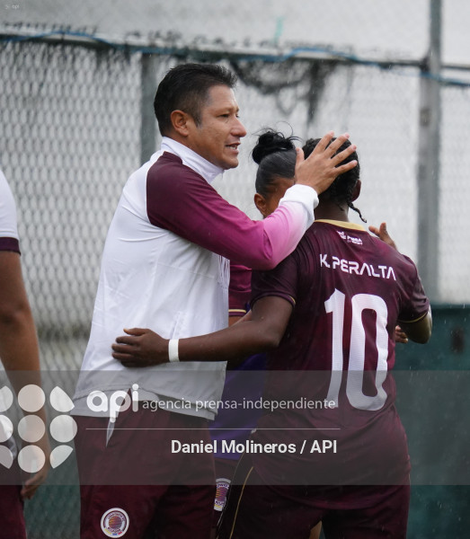 FBL FEMENINA VINO TINTO EMELEC