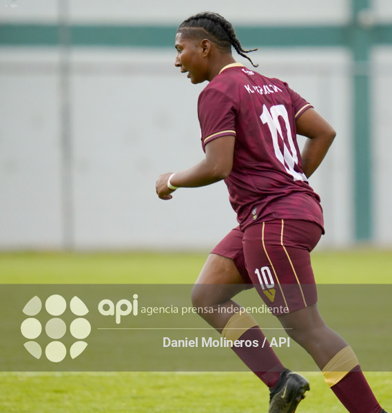 FBL FEMENINA VINO TINTO EMELEC