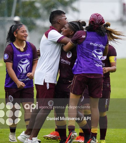 FBL FEMENINA VINO TINTO EMELEC