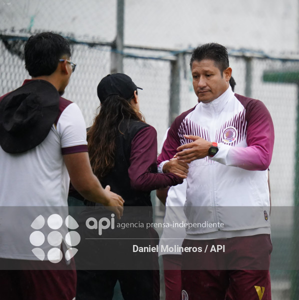 FBL FEMENINA VINO TINTO EMELEC
