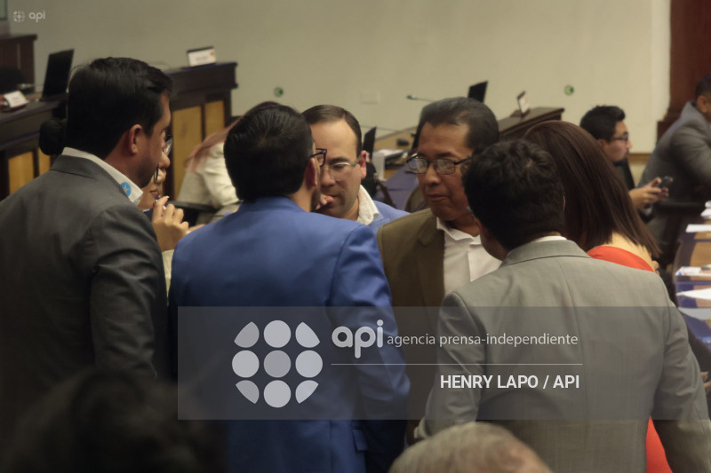 SESION ASAMBLEA CODIGO DE LA DEMOCRACIA