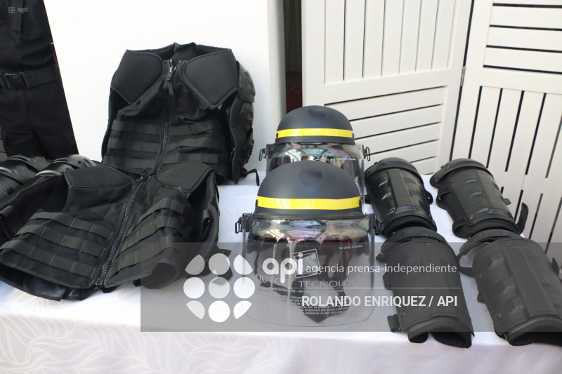 DONACION PARA POLICÍA DE EQUIPOS DE FRANCIA