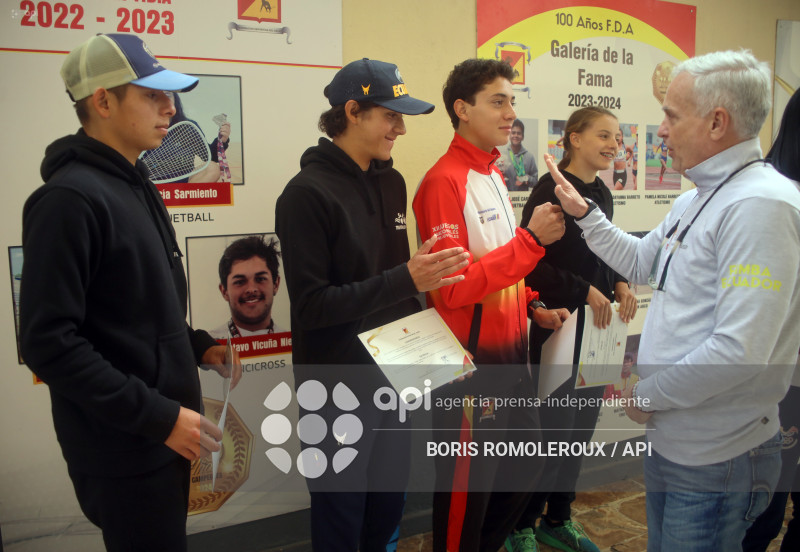 CUENCA-RECONOCIMIENTO A DEPORTISTAS-TRIATLON