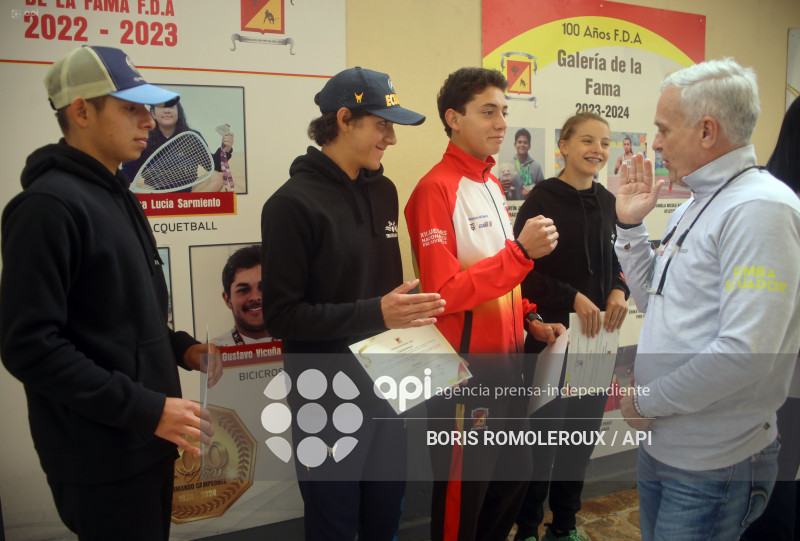 CUENCA-RECONOCIMIENTO A DEPORTISTAS-TRIATLON