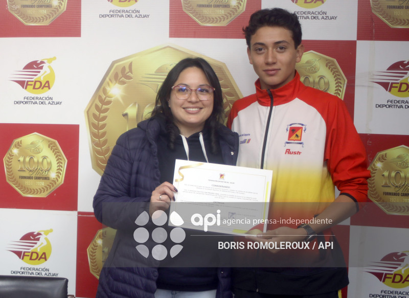 CUENCA-RECONOCIMIENTO A DEPORTISTAS-TRIATLON