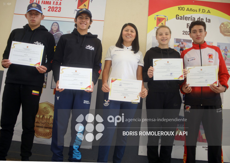 CUENCA-RECONOCIMIENTO A DEPORTISTAS-TRIATLON