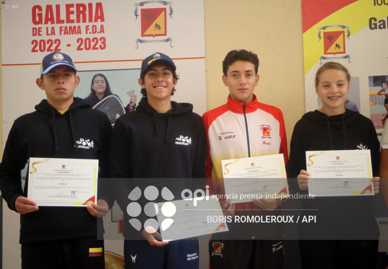 CUENCA-RECONOCIMIENTO A DEPORTISTAS-TRIATLON
