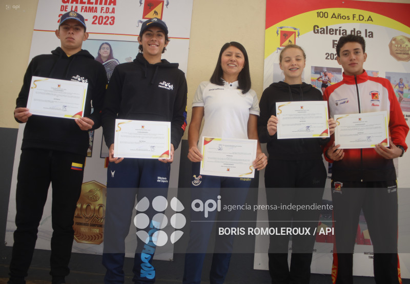 CUENCA-RECONOCIMIENTO A DEPORTISTAS-TRIATLON