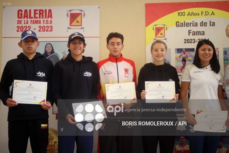 CUENCA-RECONOCIMIENTO A DEPORTISTAS-TRIATLON