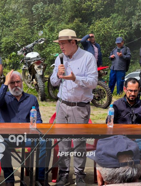 CUENCA-DIALOGO-ALCALDE-MOLLETURO