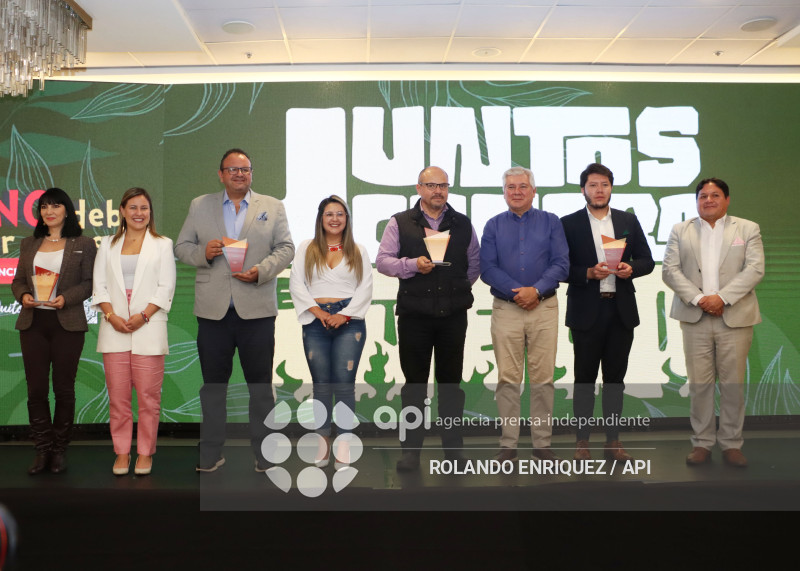 BOMBEROS JUNTOS CONTRA EL FUEGO
