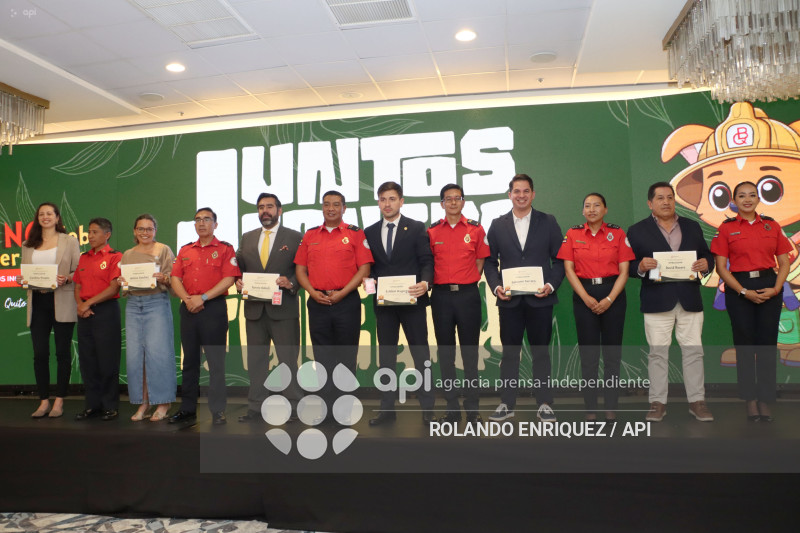 BOMBEROS JUNTOS CONTRA EL FUEGO