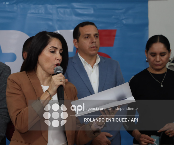 LUISA GONZALAEZ  RUEDA DE PRENSA