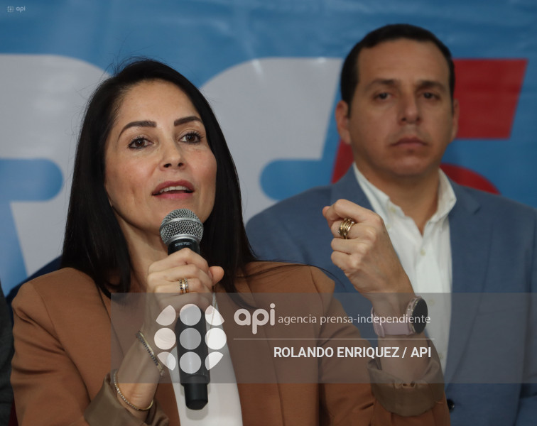LUISA GONZALAEZ  RUEDA DE PRENSA
