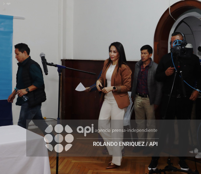 LUISA GONZALAEZ  RUEDA DE PRENSA