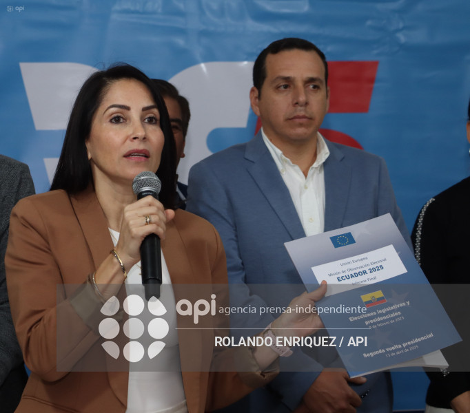 LUISA GONZALAEZ  RUEDA DE PRENSA