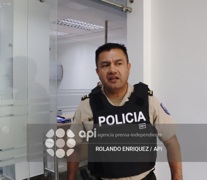 POLICIA CASO DEPURACION AZUL