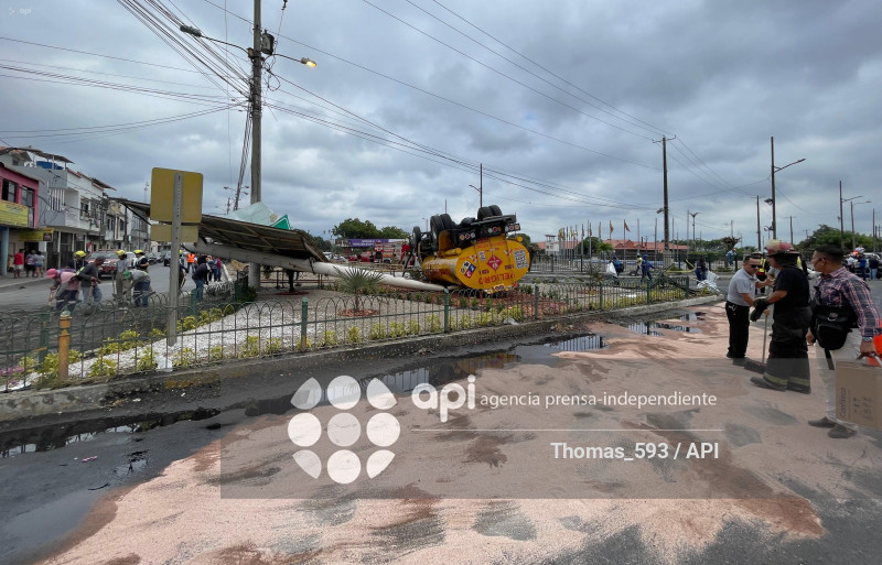 GYE-ACCIDENTE CAMION COMBUSTIBLE