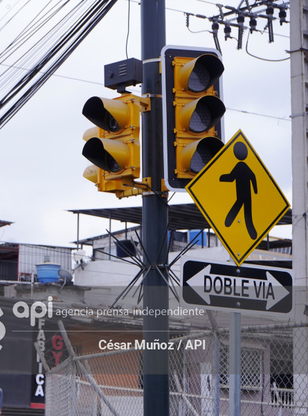 GYE-SEMAFOROS APAGADOS DURAN