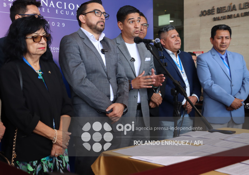 REVOLUCION CIUDADANA SOBRE BONOS DE CAMPANA