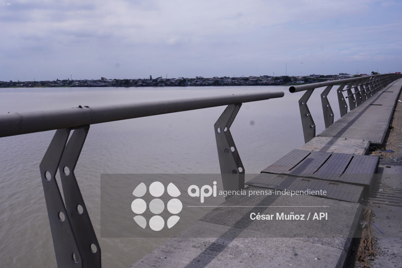 GYE-PUENTE SIN BARANDAS