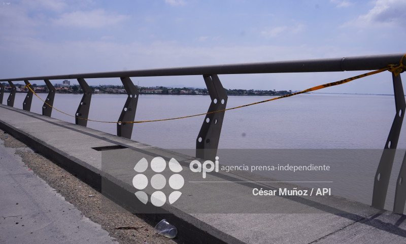 GYE-PUENTE SIN BARANDAS