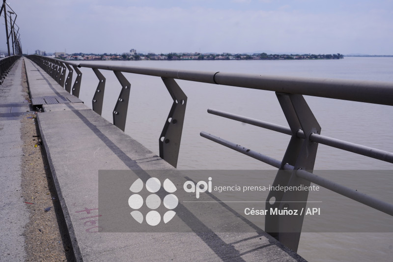 GYE-PUENTE SIN BARANDAS