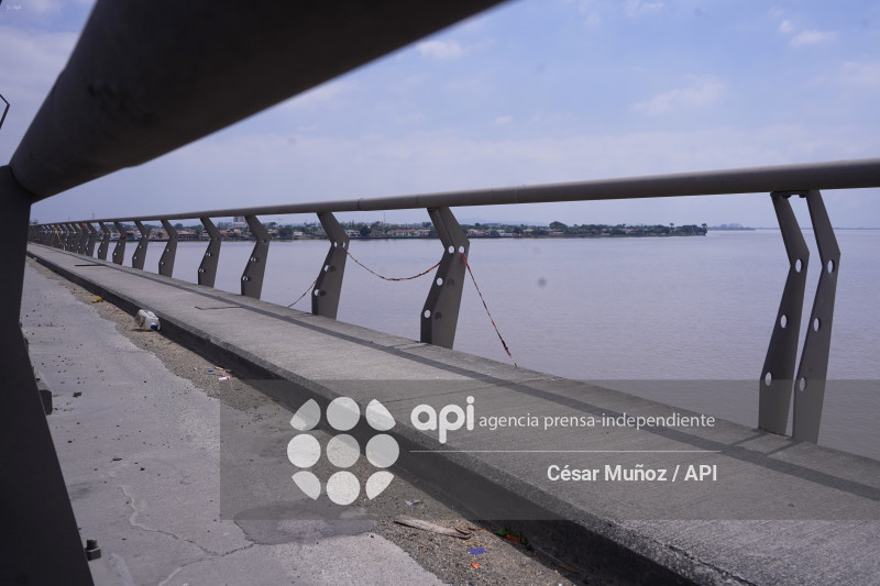 GYE-PUENTE SIN BARANDAS